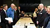 KOM I MÅL: Jon H. Stordrange, administrerende direktør i NHO Transport (til venstre) og Dag-Einar Sivertsen, forbundssekretær i Fellesforbundet, og forhandlingsleder på arbeidstakersiden, ble enige om en ny tariffavtale for bussbransjen nesten ti timer på overtid i meklingen.