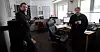 Annenhver uke tilbringer Espen Talset (t.v) og Erlend Granlund tiden sammen i en liten stasjonsbygning. Da er det helt avgjørende at kjemien stemmer. – Vi har vel en væremåte som passer overens, konstaterer Talset.