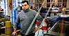 TILVEKST: Ahmed Alkaser fra Aleppo i Syria hadde erfaring fra strikkeproduksjon i hjemlandet før han kom til Norge som flyktning.
