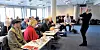 PÅ KURS: Tillitsvalgte i Skolenes landsforbund fra hele landet samlet på kurs i Oslo i februar. Forbundsleder Anne Finborud snakker om tillitsvalgtrollen og svarer på spørsmål.