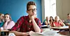 UNGE SOM SLITER: Lærerne vil gjerne hjelpe men kan ikke alltid. Andre yrkesgrupper enn lærerne trengs i skolen for å styrke laget rundt eleven, understreker forbundssekretær Jeanine Norstad i dette innlegget.