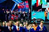Norges yrkeslandslag på vei opp på scenen.