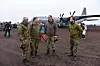 HØYDEPUNKT: Gutta i sjefssjiktet på på Jan Mayen setter også ekstra stor pris på post hjemmefra når de er på jobb i ishavet. - Det er trivelig når man får en overraskelse fra dem hjemme, det er klart, smiler avtroppende stasjonssjef John Anders Bestum (nr to fra høyre) - her i prat med ny stasjonssjef Rune Leirvik, Torgeir Madsen og Ole Holøyen.