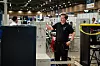 Et annet fag med norske deltakere, her er Ruben Hagevik Åsheim, for anledningen telemontør, i sving med å feilsøke nettverksutstyr. Han har 'dobbelt fagbrev', det vil si at han også er elektriker.