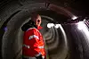 TUNNEL: Her kan de Øystein Pedersen og de andre ansatte gå trygt fra messebygget til kontorer, verksted, oppredning og fjell, i tilfelle snøras.