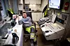 KONTOR I FJELLET: Prosessoperatør Torstein Kjellmann styrer arbeidet i steinknuseranlegget inne i Nabbaren via skjermer.