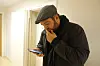 MÅ ALLTID VÆRE PÅLOGGET: Under intervjuet med Fagbladet tikker det inn en ledig vakt på telefonen. Da er det førstemann til mølla å svare ja.