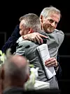 AV SINE EGNE SKAL MAN HA DET: Jonas Gahr Støre fikk både skjenn og klem på Fellesforbundets landsmøte.