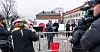 Sians frontfigur Arne Tumyr kastet koranen under Sians demonstrasjon på Torvet i Kristiansand. Det førte til basketak mellom demonstranter og politi da noen brant deler av en bok.