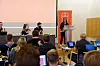 FØRSTE LEDERTALE: Sandra Åberg Kristiansen  tok til talerstole for å si takk - men også for å takke av Dagfinn Svanøe. Se egen artikkel om dette.