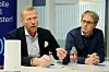 I BILDET: Til venstre: en 5G-ruter. Til høyre: dekningsdirektør Bjørn Amundsen. I midten: sjef for business Ove Fredheim.