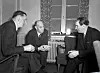 Parlamentarisk leder i Arbeiderpartiet, Oscar Torp, i samtale med statsminister Einar Gerhardsen og LO-leder Konrad Nordahl i 1951. I denne perioden hadde Ap rent flertall på Stortinget.