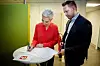 Peggy Hessen Følsvik, nestleder i LO, og Vegard Einan, leder i YS-forbundet Parat, fikk nylig æren av å markere den historiske etableringen av sliterordningen.