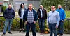 Forhandlingsdelegasjonen fra Arbeidsmandsforbundet. Fra venstre ser vi Guttorm Rue, hovedtillitsvalgt og hovedverneombud i Isachsen Anlegg, May Britt Jakobsen, klubbleder i Vassbakk & Stol, Knut-Erik Andersen, hovedtillitsvalgt og hovedverneombud i Marthinsen & Duvholt, Børge Torgeirsen, hovedtillitsvalgt i LNS, Steinar Rindhølen, forbundssekretær og Frode Engen, sekretær i klubben i Magne Sveen AS. Kenneth Brandsegg og Knut Anders Mathisen var ikke tilstede da bildet ble tatt.