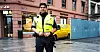 – Vi kan ikke forby noen å filme, og det er heller ikke ulovlig å gjøre det – det er hendelser som skjer på offentlige plasser. Jeg ber bare om arbeidsrom, sier vekteren Stefan.