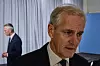 Regjeringen prioriterer kommunene, framholder statsminister Jonas Gahr Støre. Finansminister Jens Stoltenberg i bakgrunnen.