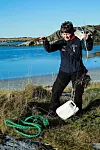 ALDRI TOMT: Strender som June Grønseth ganske nylig har ryddet, får snart nytt påfyll av søppel som kommer inn med havet.