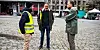 STØTTE: SV-leder Audun Lysbakken (til høyre) tok seg tid til å dra på Youngstorget for å snakke med streikende vektere torsdag. Her er han i prat med hovedtillitsvalgt i Securitas, Robert Ball (til venstre), og forbundssekretær i Norsk Arbeidsmandsforbund, Terje Mikkelsen.