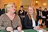 Finansminister Siv Jensen og arbeidsminister Anniken Hauglie smilte bredt før møtet i kontaktutvalget ble satt.