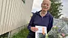 Follafoss: 24. juni var Jana Walzer og Liv Randi Wester på besøk hjemme hos 50-årsjubilanten Magnar Velve. Han satt stor pris på besøket – og diplomet og blomstene.