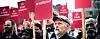 Her er demonstranter som streiket mot arbeidsmiljøloven i september. NHO mener det får holde. LO mener det er lovlig med nok en streik.