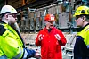 Alfheim i samtale med klubbleder Stian Norddal Jensen (til høyre) i Mosjøen Kjemiske Fagforening Industri Energi, og nestleder Eskild Thoresen (til venstre).