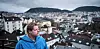 Byens tak: Fra verandaen i Bergen kan Rolf se pipene hvor han startet sin yrkeskarriere som feier. Den biten av jobben er han ferdig med.