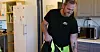 Mens kollegene sikres lønn i årlige forhandlinger, er Johansen prisgitt Navs tilskudd til kommunen.