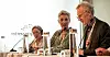 Peggy Hessen Følsvik skal styre LO-skuta i nye tre år. Her flankert av de to nye nestlederne: Sissel Skoghaug og Steinar Krogstad.