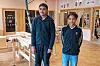 Hadi og Yama fra Elevrådet måtte stille opp for pressen, selv om skoledagen var over