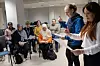 - Melodiene gjør at ordene og lydene forblir i minnet på en annen måte enn ved konvensjonelle undervisningsformer, mener norsklærer Linn Skulberg de Souza.
