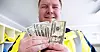 En fornøyd tillitsvalgt Jan Haugen kan konstatere at det er gode tider for Washington Mills, som har inntekter i dollar og euro.