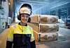 SIGNAL: Fagoperatør Lise Røsdal mener arbeidstøy som passer en kvinnekropp sender et signal om at jenter og kvinner er velkomne.