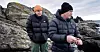 Chris Elias (21) er den eneste av barna som fremdeles bor hjemme hos Jakob Bråtå. De to liker å fiske på Karmøy.