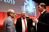 PÅ BESØK: Terje Olsson og Hans Christian Gabrielsen besøke Jan Olav Andersen.