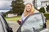 TIL GOLFBANEN: Marit på vei til golfbanen. – Golf er mye mer sosialt enn man skulle tro, sier hun.
