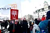 NEI TIL ACER: Plakater og faner under markeringen mot EUs energiunion i Oslo tirsdag.