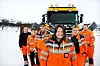 Team: På «Brøyt i vei» kan det virke som om Hans jobber alene. I virkeligheten er han en del av et team. Fra venstre ser vi Tom Eirik Broks, Kåre Roseneng, Arvid Nilsen, Hans Josefsen, Tor Bertil Johansen og Ronny Salamonsen.