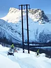 SOM PLANLAGT: Det har vært mye snø og mye vær i nord, men fremdriften går som planlagt innover Fiskfjorden.  (Foto: