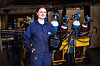INDUSTRIEN ER FRAMTIDA: Karina Heggheim Thorbjørnsen ser for seg ei framtid i industrien. Hun går i foreldrenes fotspor.