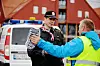 Politioverbetjent Yngve Solli i samtale med fagforeningsleder for havnearbeiderne i Tromsø Geir Ingebrigtsen.
