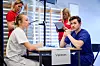 RAPPORT: En av arbeidsoppgavene deltakerne måtte gjennom var rapportskriving. Her sitter deltakerne Hannah-Oline Tranøy Stokken (18) og Even Haustavik (18) fra Fitjar videregående skole.