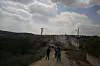 ANGREPET: De norske tillitsvalgte var på vei til en fredelig demonstrasjon mot den israelske okkupasjonen i Bilin. De forteller at soldatene angrep dem med tåregassgranater og gummibelagte metallkuler.