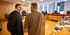FRYKTER UTFALLET: Stendis advokat Eirik Edvardsen frykter dramatiske konsekvenser dersom saksøkerne vinner fram. Her er han sammen med regiondirektør Bjørn Eide (med ryggen til) da saken ble behandlet i tingretten.