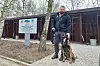 GRUNDIG TRENING: Trener Vedran Vezilic og Atos. Få om noen tjenestehunder gjennomgår så grundig trening og tøff utvelgelse som minehunder.