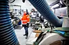 PÅ VERKSTEDET: Øystein er utdannet industrimekaniker. Her er han på verkstedet til Sibelco.