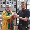 25 ÅR. Marit Norheim og kasserer i Vesterålen EL og IT forening Erlen Pettersen.