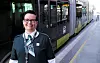 UTSATT: – Vi sitter midt i trafikken hele dagen, med ansvar for å få folk trygt fram. Har du en dårlig dag, så skal du i hvert fall ikke ta det med på jobb, sier Monica Oshaug (44)