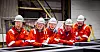 SKULDER TIL SKULDER: Natur og Ungdom og oljearbeiderne fra Industriaksjonen samarbeider i håp om å sikre satsing på det grønne skiftet i norsk industri. (Fra venstre:) Atle Rostad (Industriaksjonen), Tuva Mjelde Refsum, Rasmus Berg (begge NU), Amram Hadida (Aker) og Stian Sagvold (Industriaksjonen).