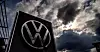 VW har om lag 120.000 ansatte og ti fabrikker i Tyskland.